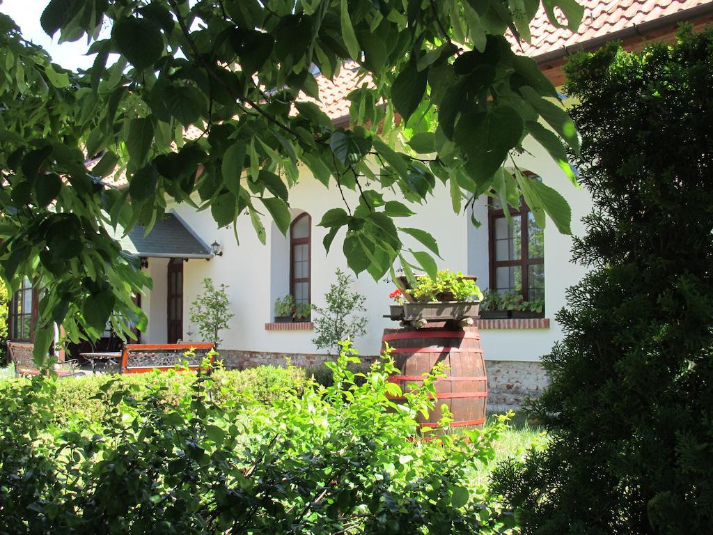 Józsi Bácsi Szállodája Szombathely Kültér fotó